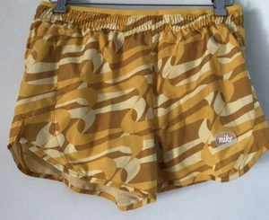 Women's Nike Icon Clash Tempo Luxe Yellow Ochre Running Shorts Sz M DQ6117 752 - Picture 1 of 2