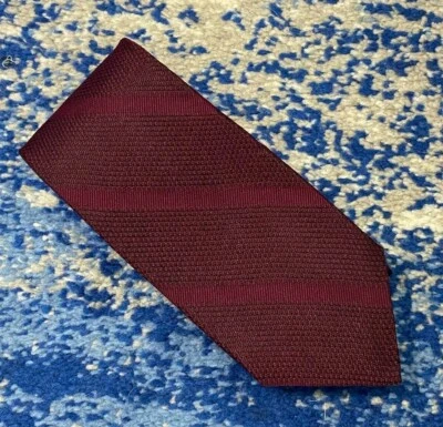 Corbata de seda italiana Paul Fredrick frambuesa negra sesgada rayas a medida EE. UU. Foto 1 de 4