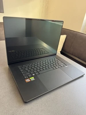 ASUS ProArt P16 / 16" RTX 4060 AI 9HX 370 32GB RAM 1TB SSD H7606WV-ME073W - Bild 1 von 4