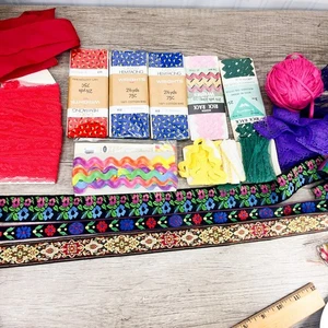 Large Lot Vintage Fabric Edging Trim Lace Embellishments For Sewing & Crafting - Picture 1 of 10