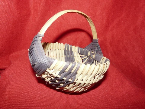 SMALL AMISH BASKET Cover
