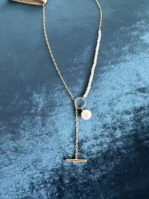 NUEVO CON ETIQUETAS Collar de Perlas Asimétricas Anthropologie Botanist Abroad Nuevo con Etiquetas Oro $68 Foto 1 de 4