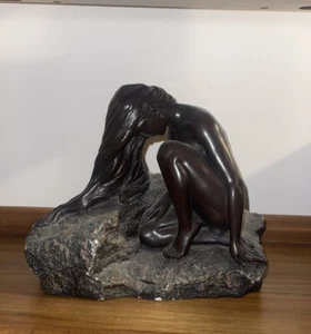 DE COLECCIÓN 1993 AUSTIN PRODUCTIONS MUJER DESNUDA ARRODILLADA CABELLO FLUIDO ESCULTURA ESTATUA - Imagen 1 de 16