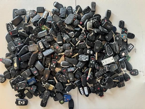 LARGE LOT OF KEY FOBS OEM AND AFTERMARKET LOT UNTESTED LARGE BOX FILLED 39 - Picture 1 of 4