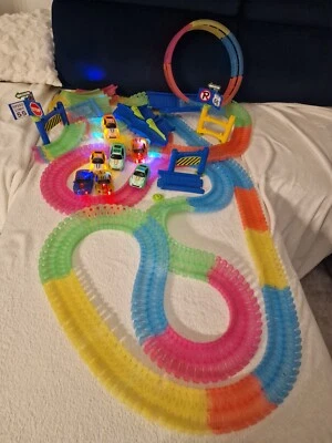 Magic Tracks - Crash - Rennbahn - Auto -- Spielzueg für Kinder - Bild 1 von 3