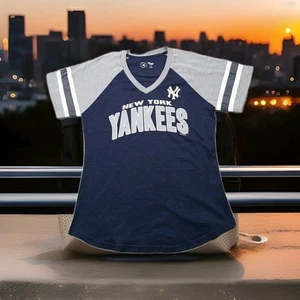 New York Yankees G-III 4her Carl Banks Short Sleeve V-neck Shirt Women’s Medium - Picture 1 of 12