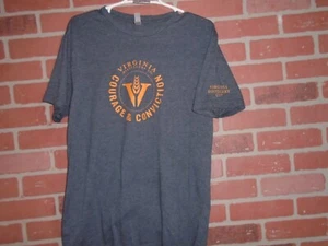 MAGLIETTA UOMO LOGO VIRGINIA DISTILLERY COMPANY CORAGGIO E CONVINZIONE TAGLIA LARGE - Foto 1 di 4