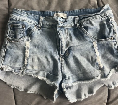 Pantalones cortos/cortes de mezclilla desgastados Ocean Breeze. Mediana Fade-Talla 7 30' cintura Foto 1 de 4