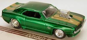 Chevrolet Camaro 1969 Jada Big Time Muscle verde metálico con Chevy Resto-Rod dorado - Imagen 1 de 2