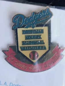 MLB Los Angeles Dodgers Pin - Cy Young Winners On Card - UNOCAL 76 - Picture 1 of 3