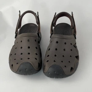 Crocs Homme 8 Swiftwater Sabot Marron NoirSlip On Confort Chaussures Slides - Photo 1/6