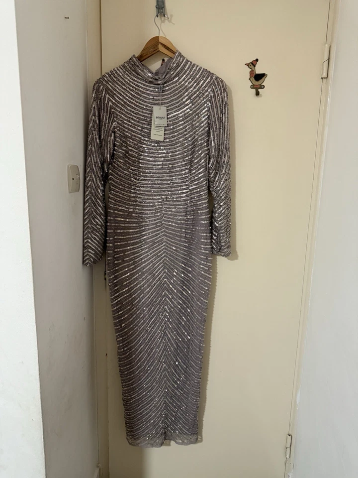 Maxi Vestido Embellecido Cuentas Y Lentejuelas Lila Con Cuentas Grises Y Manga Larga Foto 1 de 4