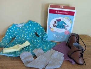 American Girl Puppe BLAIRE'S CASUAL OUTFIT elegante Stiefel GOTY 2019 komplett mit Karton! - Bild 1 von 11