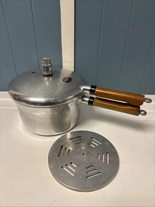 Vintage National Presto 4 Quart Pressure Cooker Wood Handles USA with Insert - Picture 1 of 7