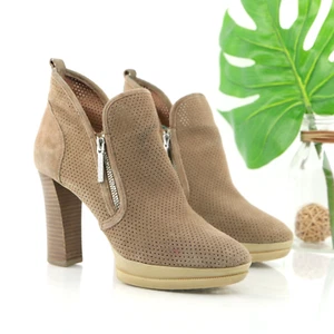 Donald Pliner Womens Boot Size 9.5 Tan Suede Platform Block Heel Bootie Side Zip - Picture 1 of 12