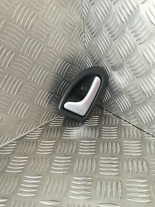 Poignée Gauche Avant / Arrière Identique  - RENAULT Clio II (2) - Picture 1 of 2