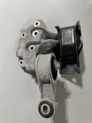 Nissan Rogue 2008-2015 2,5 L motor lado derecho pasajero soporte de montaje del motor Foto 1 de 4