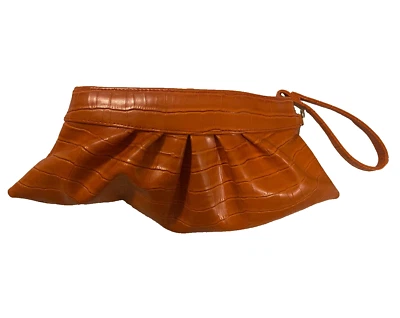 Bolso sin asas New York and Company NY&C cocodrilo naranja en relieve Foto 1 de 4