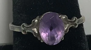 AMETHYST STONE IN .925 STERLING LADIES RING SIZE 8.5 PRE-OWNED - Picture 1 of 3