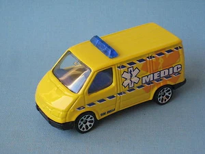 Matchbox Ford Transit Van Medic Ambulance Rescue Sanitäter gelb Spielzeug Modellauto - Bild 1 von 1