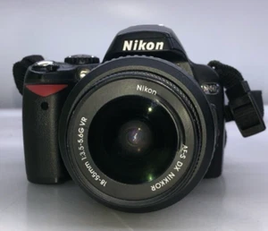 Nikon D40x 10.2MP Digital SLR Camera with 18-55mm Lens & Battery - Picture 1 of 8
