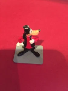 Disneykins Mini Goofy Figure Hand on his Heart - Picture 1 of 5