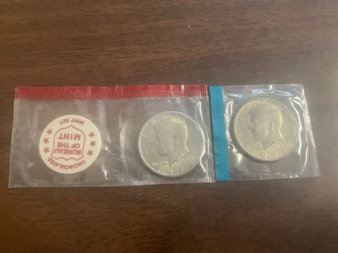 1971  P & D Kennedy Half dollars in US Mint Cello 2 Coin Set BU/MS Cover