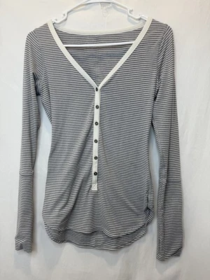 Camisa Lululemon Awesoma Henley Hyper Rayas Manga Larga Talla 4 Gris/Blanco Foto 1 de 3