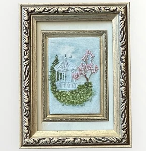 Pavillon Blumen Kreuzstich und bemalt fertig gerahmt Handarbeit Wandbild 8x6 - Bild 1 von 8