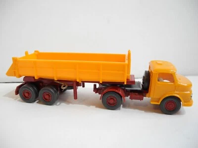 WIKING VINTAGE 1:87 MERCEDES-BENZ 1413 HINTERKIPPER CAT. #1114/1A FROM 1970 MINT - Image 1 of 4