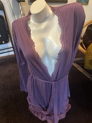 Bata morada Victoria's Secret talla Xs/s Foto 1 de 3