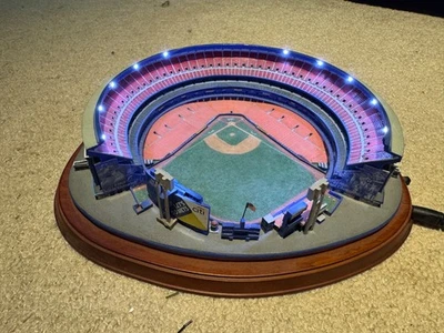 Juego nocturno Danbury como nuevo en el estadio Shea en caja original Foto 1 de 4