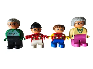 4 Lego Duplo Figuren - Familie - Oma Opa Enkel Kinder Mädchen Junge Frau Mann - Bild 1 von 2