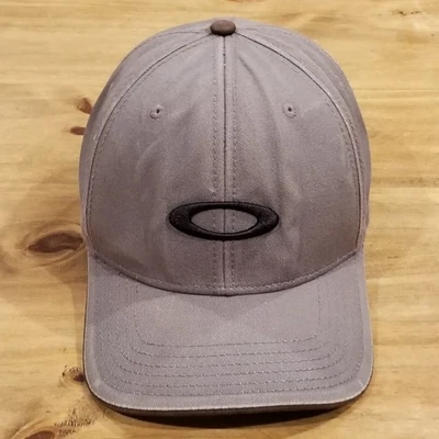 Gorra Oakley de colección Snapback gris Y2K talla única ajustable gris negro logotipo O Foto 1 de 4