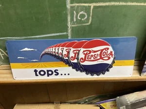 Ande Rooney Pepsi Top Schild Metall geprägt 19” x 6,5” Flaschenverschluss Soda Pop Neu - Bild 1 von 2