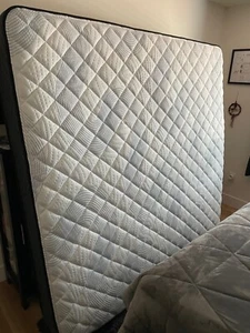 King size mattress in near mint condition - Picture 1 of 5
