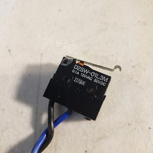 Microswitch de palanca de rodillos Omron D2SW-01L3M SPDT-NO/NC 100mA @ 30V CC - Imagen 1 de 2