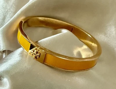 Brazalete mediano con bisagras de oro Tory Burch con incrustación de esmalte amarillo nuevo Foto 1 de 4