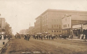 Aberdeen SD - Dakota Bank - Parade - Kirkpatrick Optometry Street Clock - RPPC - Picture 1 of 2