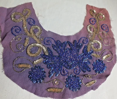 De colección Cuentas Iridiscentes Lentejuelas Babero Canesú Aplique Diseño Coser Años 60 Rehacer Up-Cycle MOD Foto 1 de 4