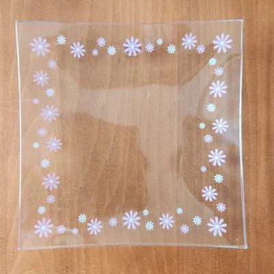 Pampered Chef Daisy Dessert Plates Set of 4 Glass 2818 Pink White Retired - Image 1 of 4