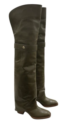 NUEVO EN CAJA $3,100 Botas hasta la rodilla de cuero Fendi Minerva en oliva talla:37 (US 7) Foto 1 de 4