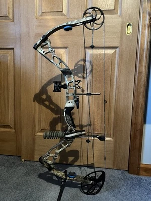 Diamond Fugitive Compound Bow - Image 1 of 4