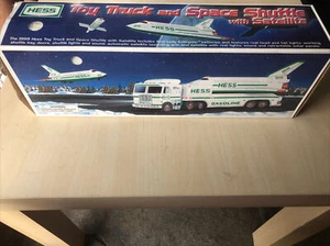 1999 Hess Toy Truck and Space Shuttle with Satellite - Picture 1 of 12