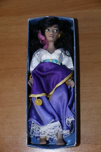 Bambola Disney Porcellana Esmeralda DeAgostini - Foto 1 di 1