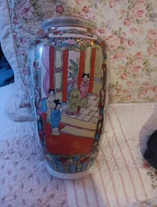 ANTIQUE CHINESE FAMILLE ROSE MEDALLION PORCELAIN VASE 1840-1860 QING DYNASTY - Picture 1 of 4