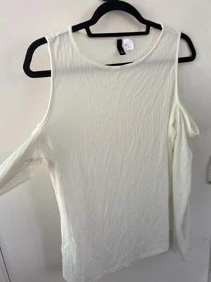 Long sleeve cold shoulder top- UK XL - Image 1 of 4