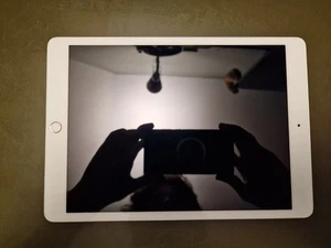 ipad 7th generation silver 32gb wifi *NOT WORKING* - Zdjęcie 1 z 5