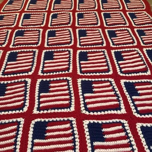 Handmade Afghan Knitted American Flags Grannycore Americana 47x68 Blanket Throw - Picture 1 of 4