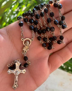 †Vintage Rosary 1970s crystal cut black/Red beads Crucifix Catholic Italian † - Picture 1 of 8